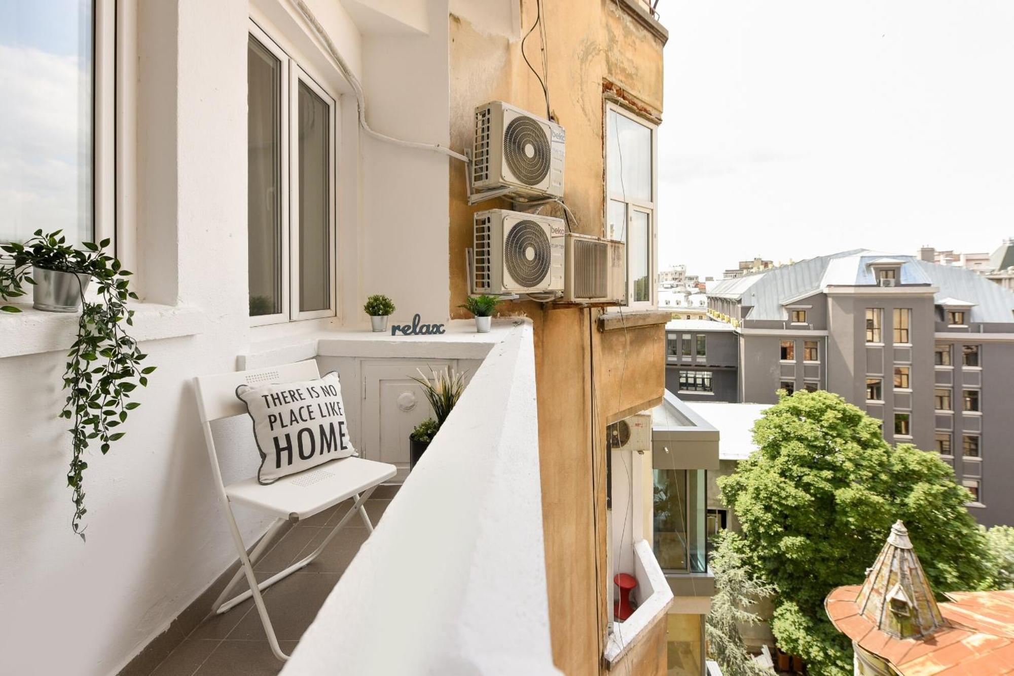 Appartamento Comfy 1br With Balcony In *