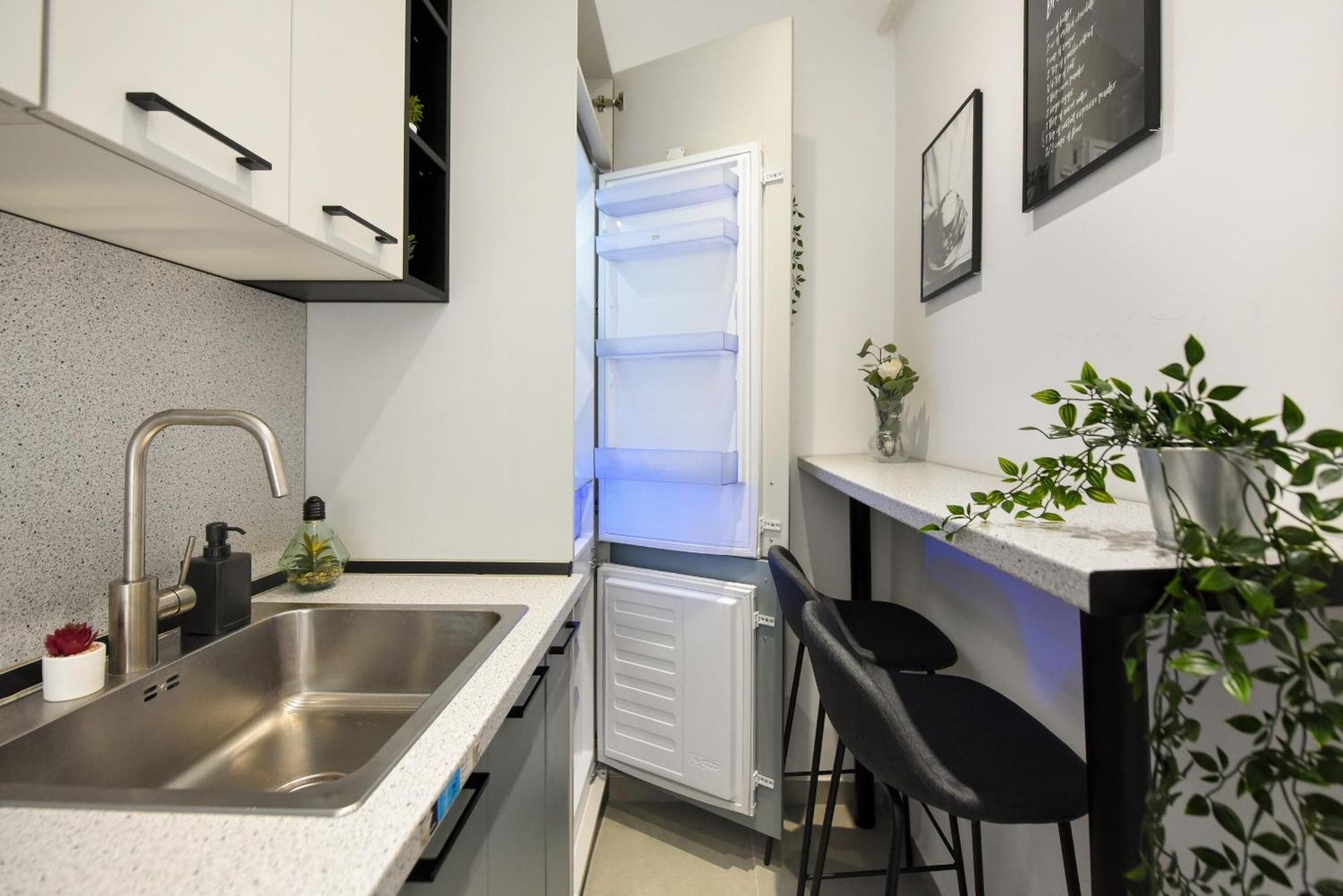Comfy 1br With Balcony In Appartamento Bucarest