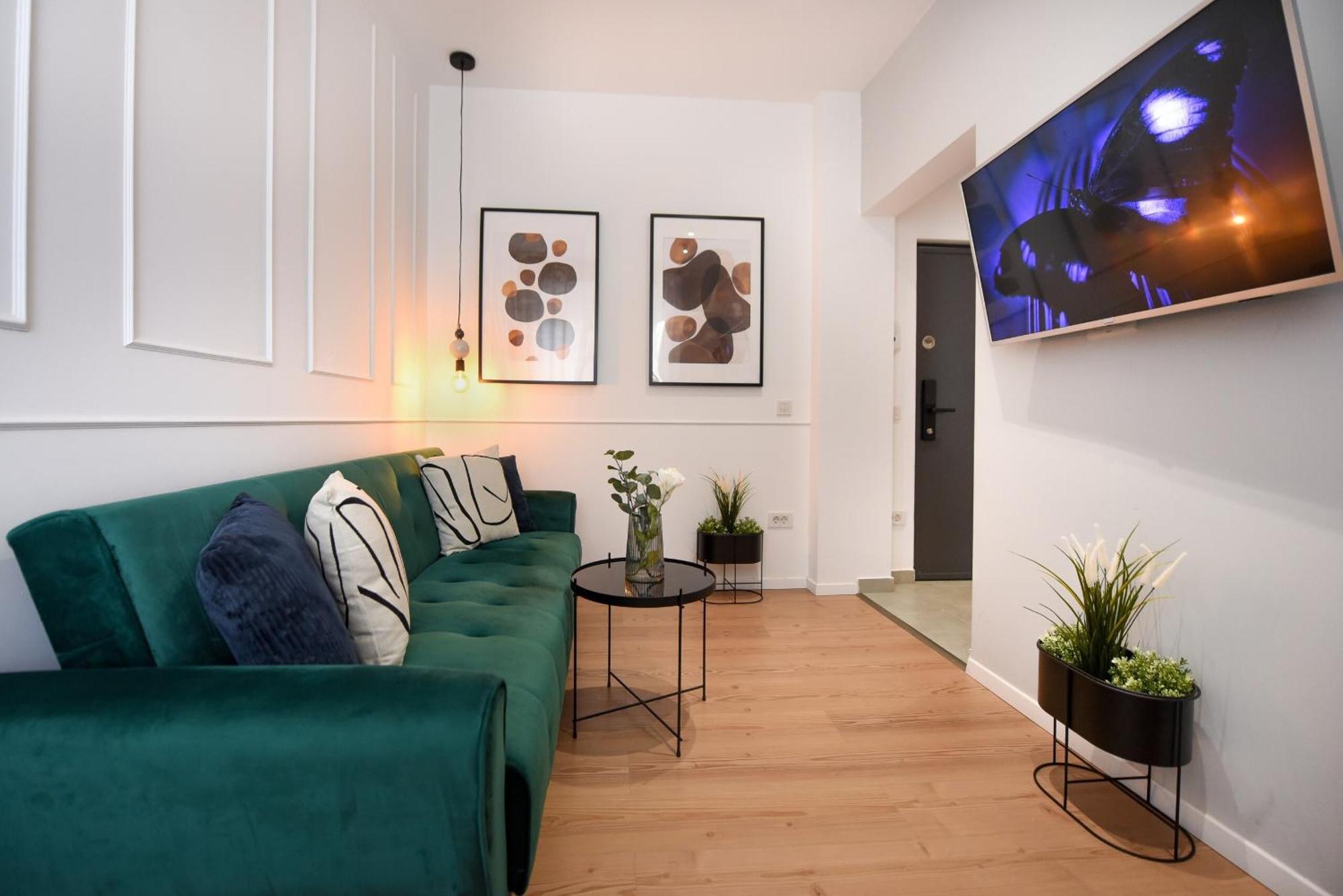 Comfy 1br With Balcony In *